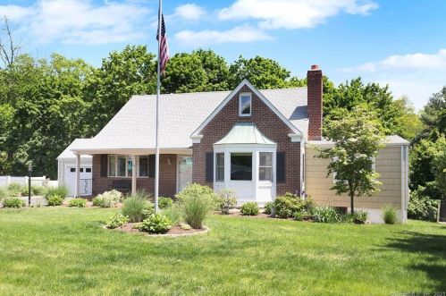 15 Locust Ln, Stamford, CT 06905-3950