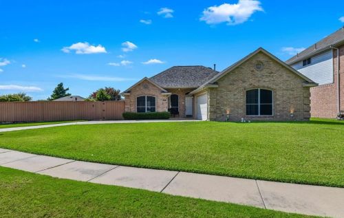 4901 Marcus Dr, Lewisville TX  75028-2543 exterior