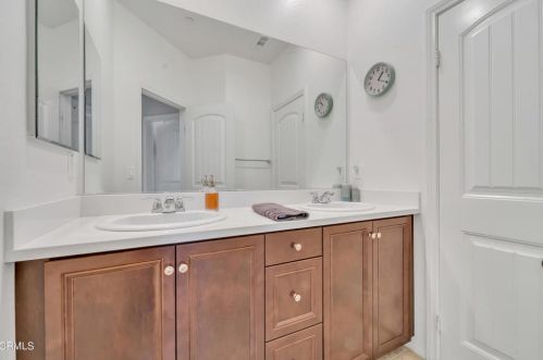 28778 Calle De La Paz Dr, Santa Clarita CA  91354-3006 exterior