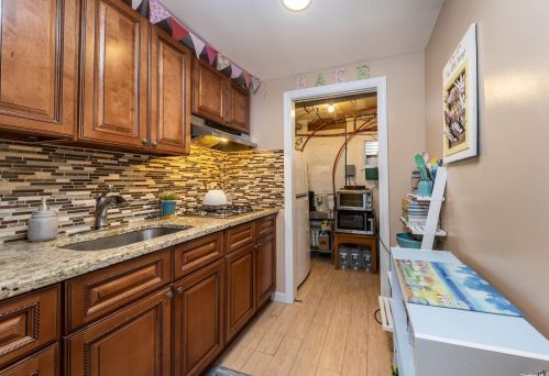 139 Baisley Ave, East Rockaway NY  11518-1823 exterior