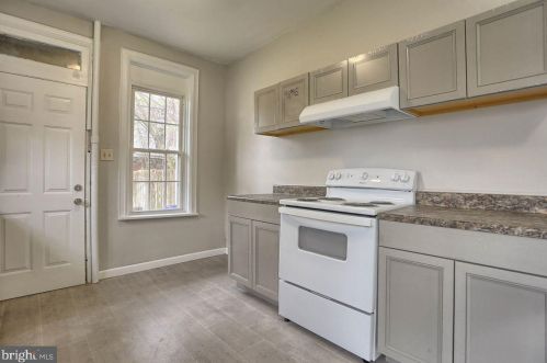 627 Oxford St, Harrisburg PA  17110-2521 exterior