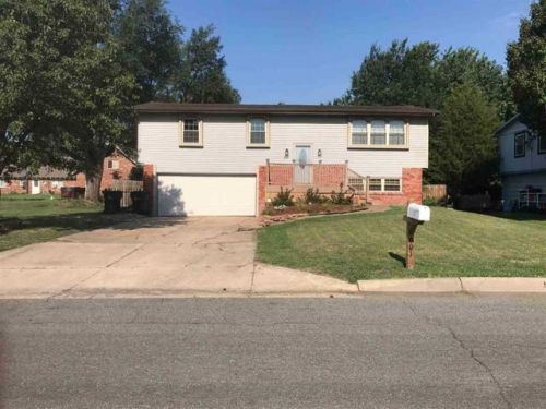 601 Fairview Ave, Newton KS  67114-3145 exterior