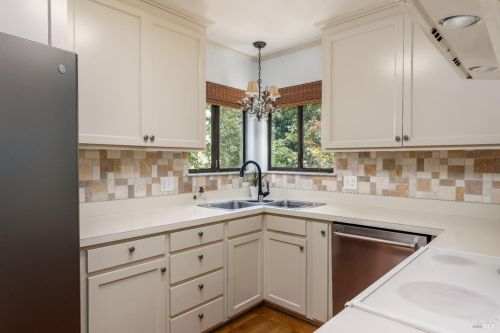 380 Jefferson Ln, Ukiah CA  95482-6618 exterior