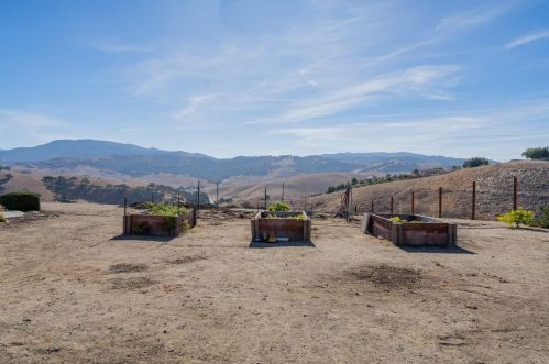 4025 Ashford Cir, Hollister CA  95023-8966 exterior