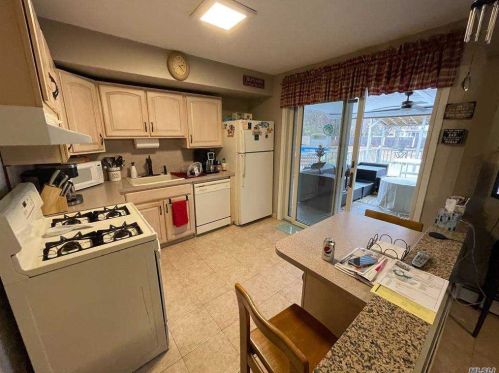 6 Jamie St, Panamoka NY  11961-3120 exterior