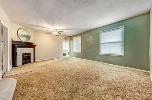 1025 Chartiers Ave, Pittsburgh PA  15220-4852 exterior