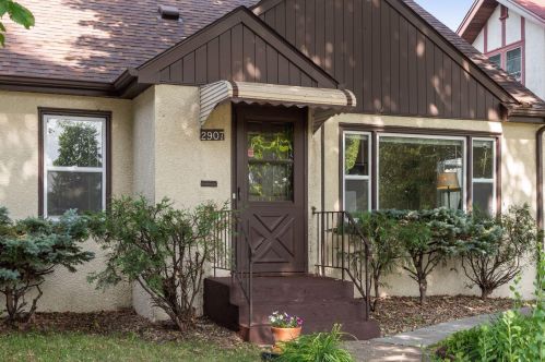 2907 James Ave, Minneapolis MN 55411-1240 exterior