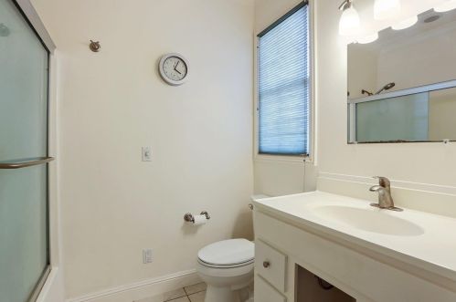 5057 Harney Ln, Lodi CA  95240-6922 exterior