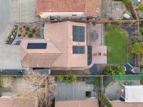 1056 Esparto Ct, Windsor CA  95492-7807 exterior