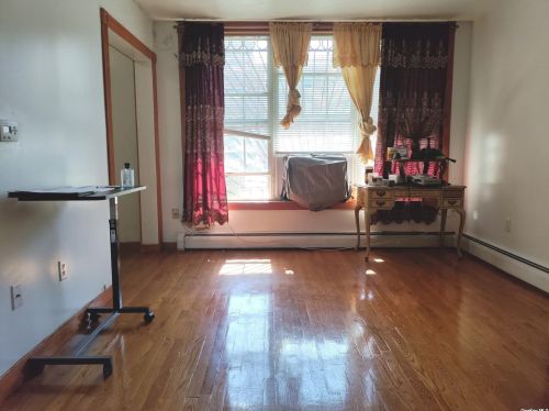 10833 160th St, Jamaica, NY 11433-2813