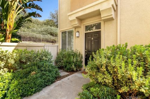 26971 Hillsborough Pkwy, Santa Clarita, CA 91354-2444