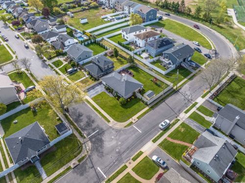 3454 Roanoke St, Seaford, NY 11783-3001