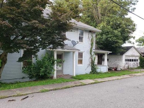 10 Dubois St, Marlborough, NY 12542-6116