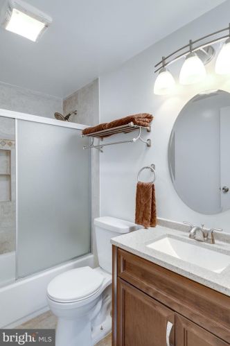 2308 Whitetail Ct, Herndon VA  20191-3018 exterior