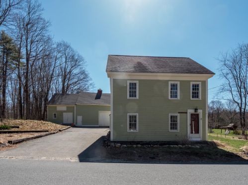 7 Maple Ave, Newton, NH 03858-3107