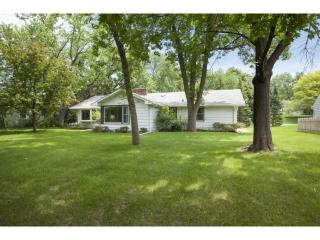 3069 Woodbridge St, Saint Paul, MN 55113-2131