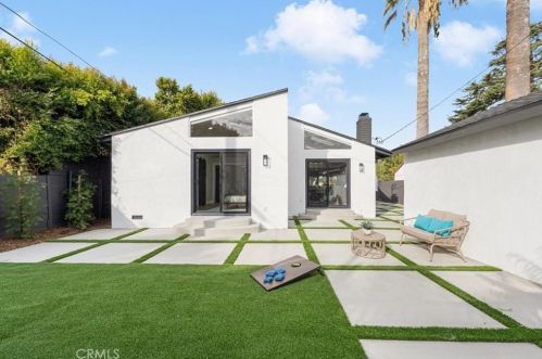 14942 Camarillo St, Van Nuys CA  91403-2004 exterior