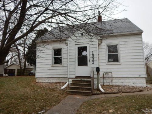 1332 Knl Ave, Waterloo IA  50701-2450 exterior