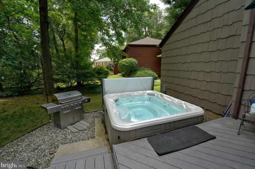 35 Woodlane Rd, Lawrence Township NJ  08648-5543 exterior