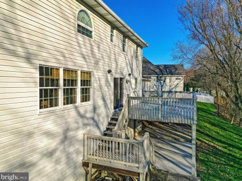 56 Sherwood Cir, West Enola PA  17025-1840 exterior