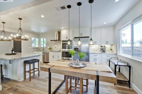 6570 Inglewood Dr, Pleasanton CA  94588-3825 exterior
