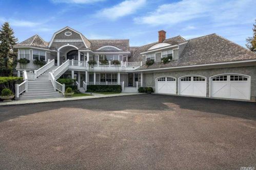 28 Halsey Ave, West Hampton Beach, NY 11978-1904