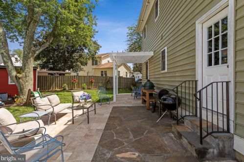 6721 Westlawn Dr, Falls Church VA  22042-2742 exterior