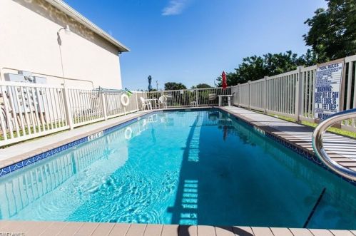 621 47th Ter, Cape Coral, FL 33904-8554