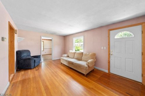 27 New York Ave, Flemington NJ  08822-1437 exterior