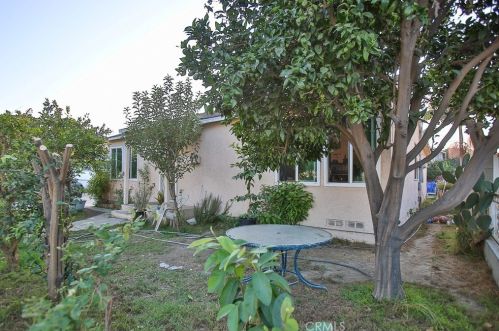 3447 Caspian Ave, Long Beach CA 90810-2330 exterior