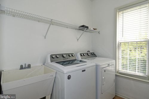 6022 Slippery Rock Rd, Haymarket VA  20169-3312 exterior