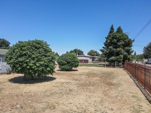 633 Greenway Ave, Turlock CA  95380-6424 exterior