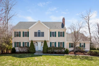 285 Willow Rd, Guilford, CT 06437-1739