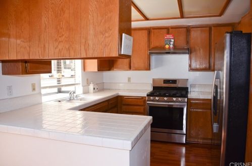 19966 Avenue Of The Oaks, Santa Clarita CA  91321-1387 exterior