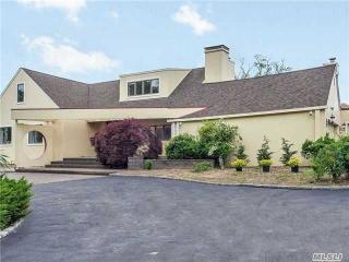 300 Dolphin Dr, Woodsburgh, NY 11598-1816