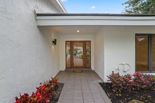 4315 Lakewood Dr, Delray Beach FL  33445-9004 exterior