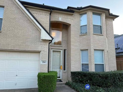 204 Arbor Creek Dr, Euless TX  76039-3746 exterior