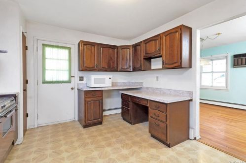 22 Concord Rd, Fishkill NY 12524-1403 exterior