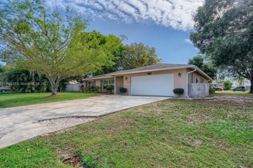 742 Polynesian Ave, Fort Pierce, FL 34983-4682