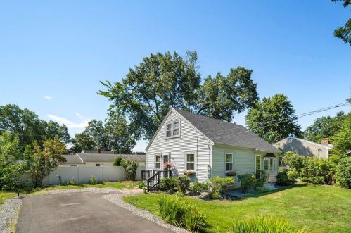 89 Linton St, Nashua, NH 03060-5349