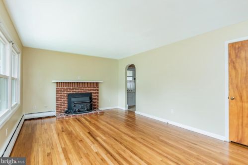 4 Beaver Rd, Camp Hill PA  17011-7404 exterior