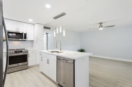 916 Flanders T, Delray Beach FL  33484-5354 exterior