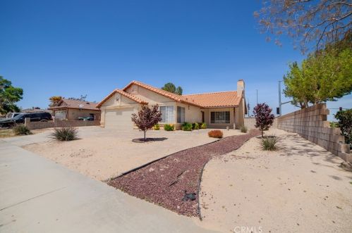 2869 La Vida Dr, Lancaster CA  93535-5873 exterior