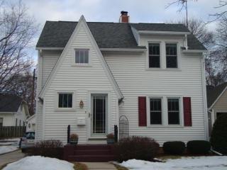 1021 16th St, Manitowoc, WI 54220-2604