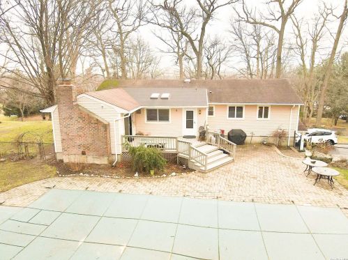 3 Josephine Ln, Northport NY  11768-2706 exterior