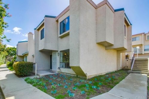 691 Ascot Dr, Vista, CA 92083-4206