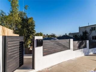 1662 Benton Way, Los Angeles, CA 90026-1415