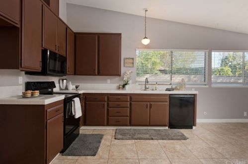 1120 Arcane St, Simi Valley CA 93065-4406 exterior