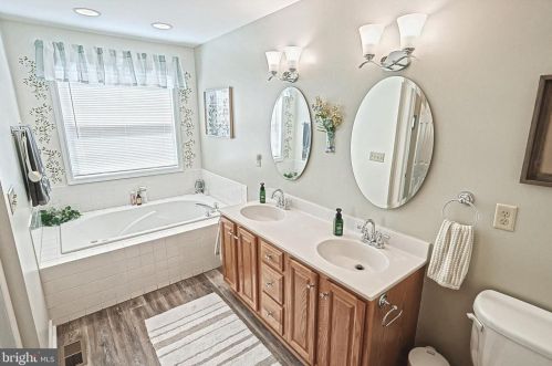 409 Chapelwood Dr, Hanover PA  17331-5232 exterior