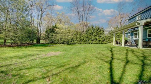 18 Sandalwood Dr, East Brunswick NJ  08816-4047 exterior